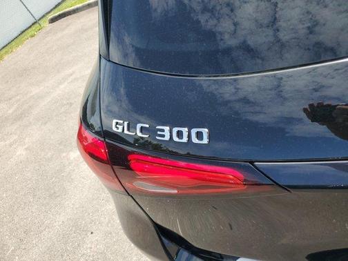 2025 Mercedes-Benz GLC 300 Base 4MATIC