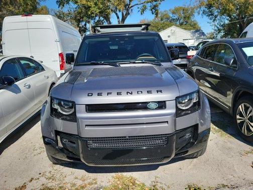 2024 Land Rover Defender P400 X-Dynamic SE