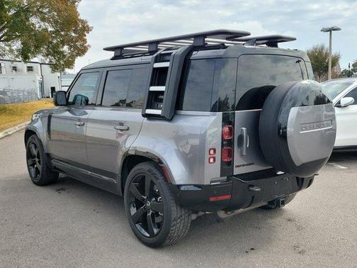 2024 Land Rover Defender P400 X-Dynamic SE