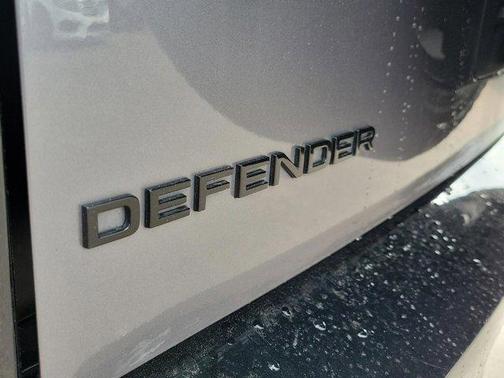 2024 Land Rover Defender P400 X-Dynamic SE