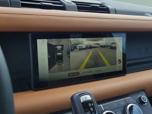 2024 Land Rover Defender P400 X-Dynamic SE