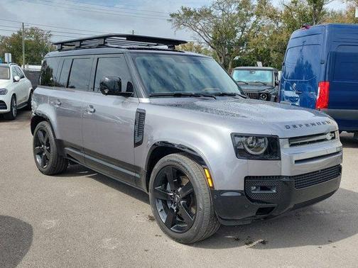 2024 Land Rover Defender P400 X-Dynamic SE