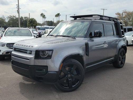 2024 Land Rover Defender P400 X-Dynamic SE