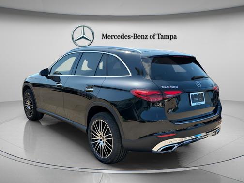 Obsidian Black Metallic 2025 Mercedes-Benz GLC 300