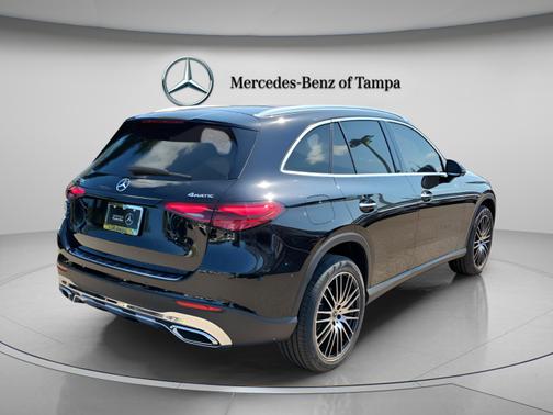 Obsidian Black Metallic 2025 Mercedes-Benz GLC 300
