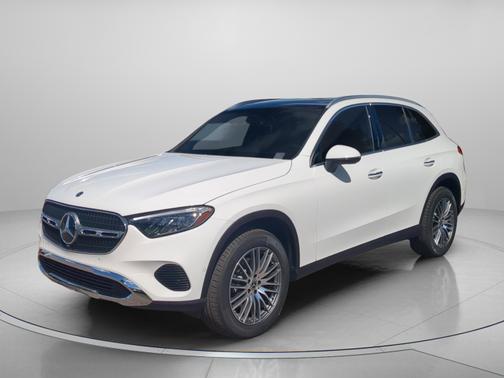 Polar White 2026 Mercedes-Benz GLC 300