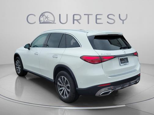 Polar White 2026 Mercedes-Benz GLC 300 Base
