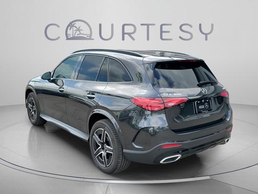 Graphite Grey Metallic 2026 Mercedes-Benz GLC 300