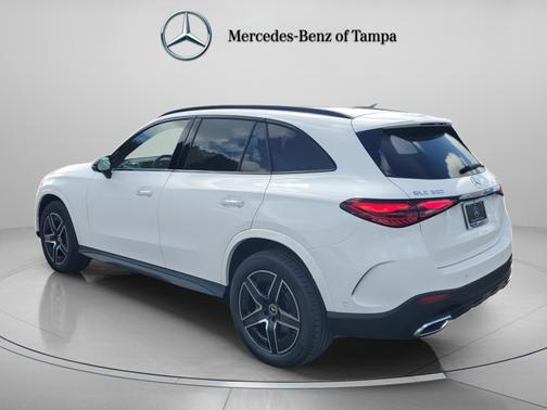 Polar White 2026 Mercedes-Benz GLC 300