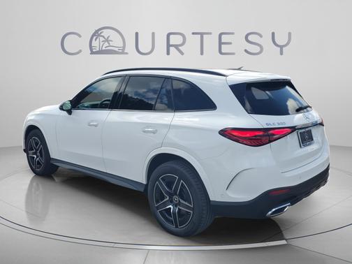 Polar White 2026 Mercedes-Benz GLC 300 4MATIC