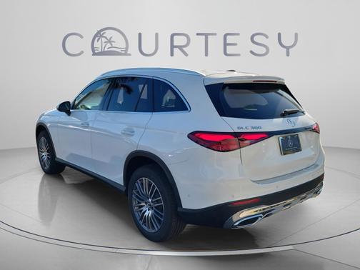 Polar White 2026 Mercedes-Benz GLC 300 Base