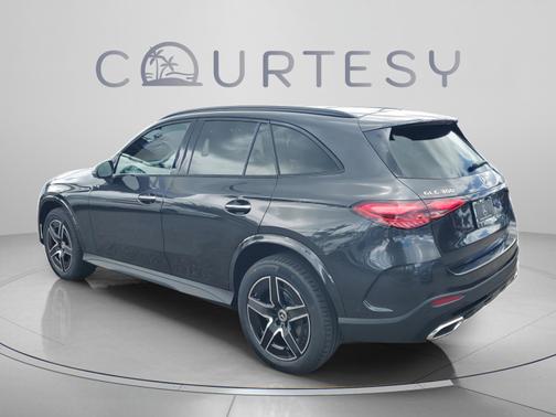 Graphite Grey Metallic 2026 Mercedes-Benz GLC 300 4MATIC