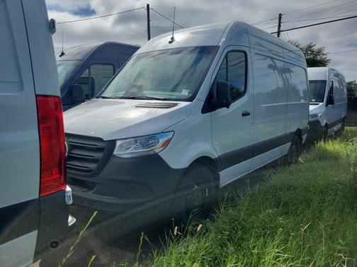 Arctic White 2026 Mercedes-Benz Sprinter 2500 Standard Roof
