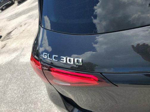 2025 Mercedes-Benz GLC 300 Base