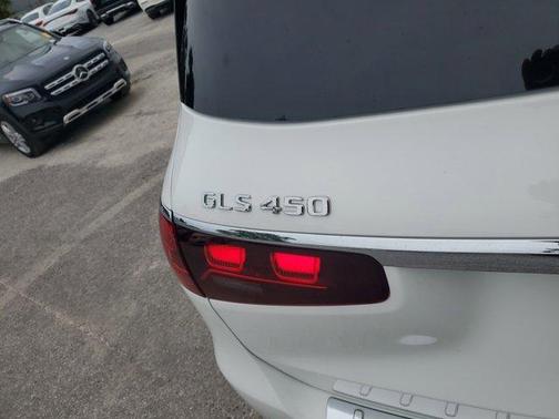 2026 Mercedes-Benz GLS 450