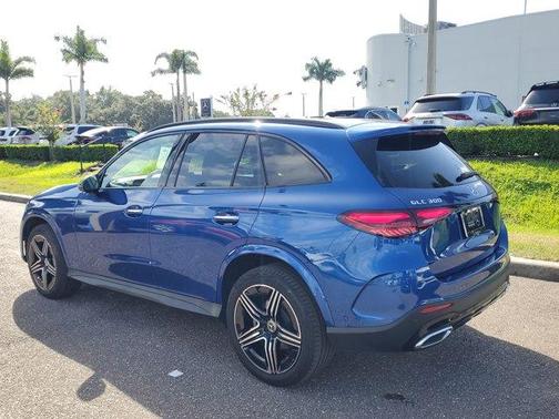 2025 Mercedes-Benz GLC 300 Base