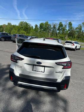 Crystal White Pearl 2022 Subaru Outback Touring XT
