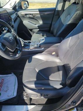 Magnetic Gray Metallic 2023 Toyota Highlander Platinum