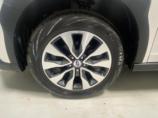 Crystal White Pearl 2024 Subaru Outback Base