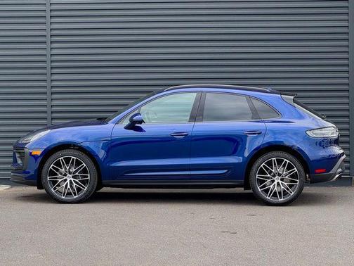 Gentian Blue Metallic 2026 Porsche Macan Macan