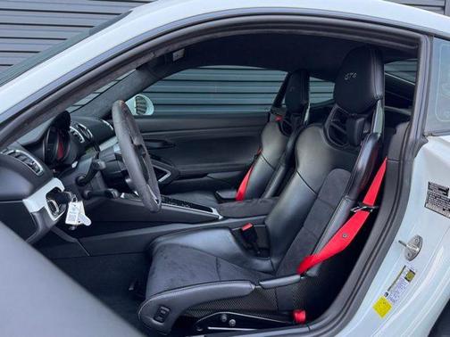 2016 Porsche Cayman GT4