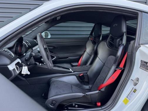 2016 Porsche Cayman GT4