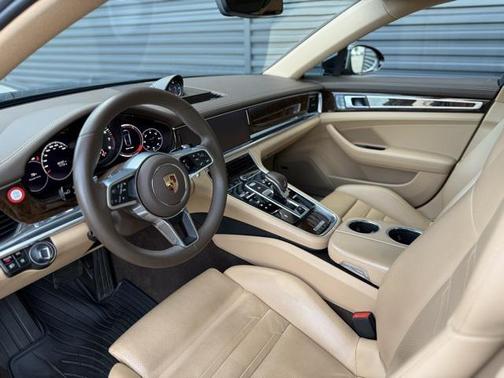 2018 Porsche Panamera 4