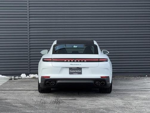 2025 Porsche Panamera 4