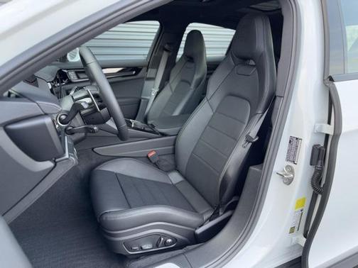 2025 Porsche Panamera 4