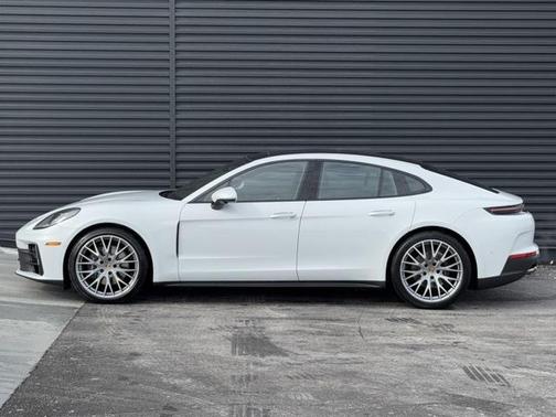 2025 Porsche Panamera 4
