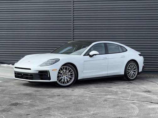2025 Porsche Panamera 4