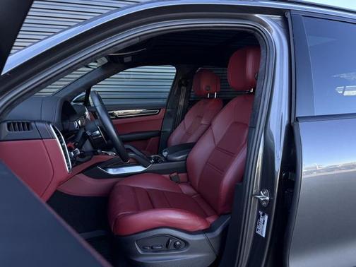 2023 Porsche Cayenne Turbo