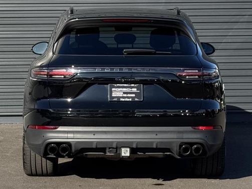 2023 Porsche Cayenne Platinum Edition