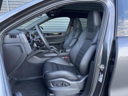 2026 Porsche Cayenne GTS