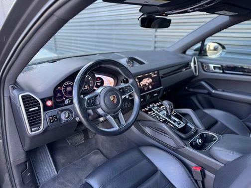 Quartzite Grey Metallic 2021 Porsche Cayenne Cayenne