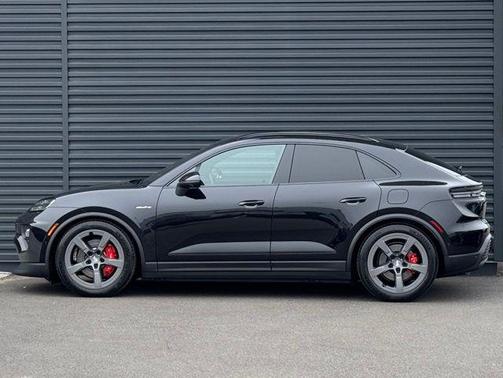 Jet Black Metallic 2026 Porsche Macan Macan Electric 4