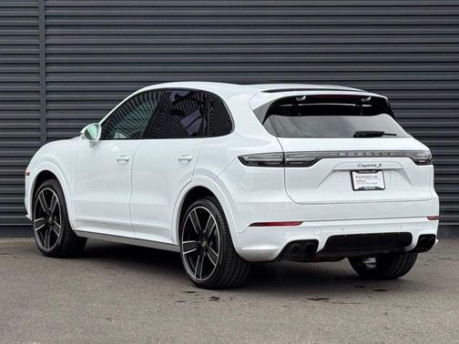 2023 Porsche Cayenne Platinum Edition