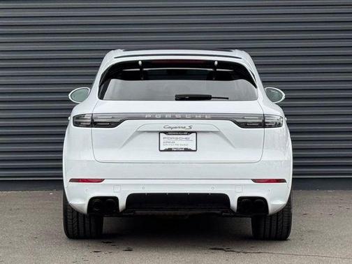 2023 Porsche Cayenne Platinum Edition