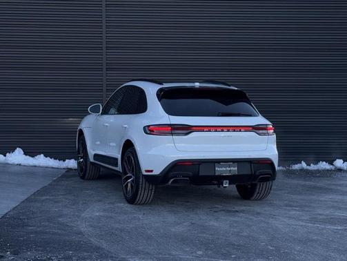 2025 Porsche Macan