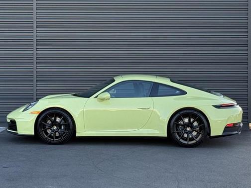 2025 Porsche 911 Carrera