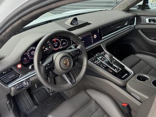 2023 Porsche Panamera GTS