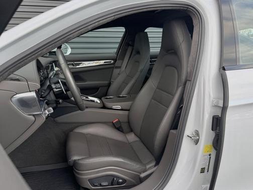 2023 Porsche Panamera GTS