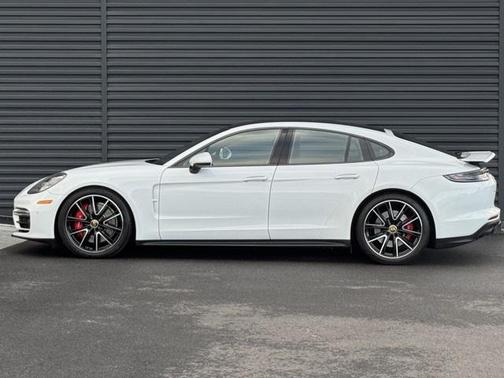 2023 Porsche Panamera GTS