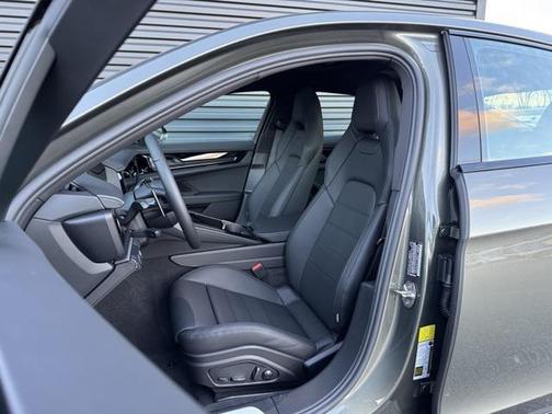 2026 Porsche Panamera 4