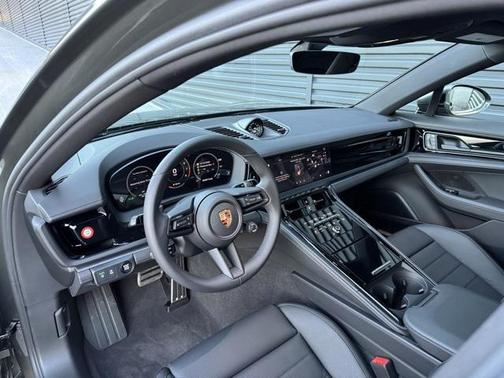 2026 Porsche Panamera 4