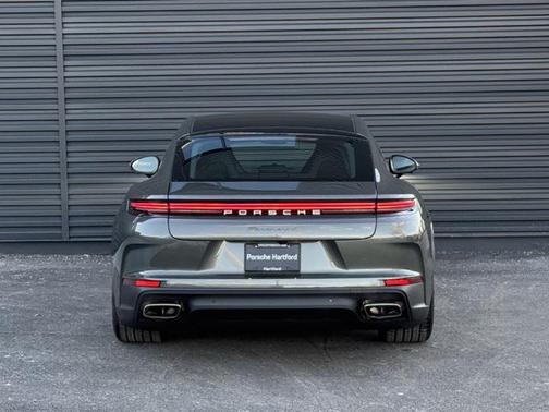 2026 Porsche Panamera 4