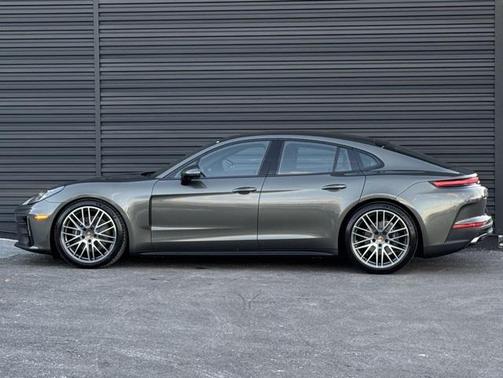 2026 Porsche Panamera 4