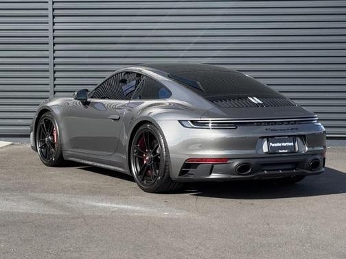 2024 Porsche 911 Carrera 4 GTS