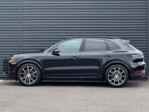 Chromite Black Metallic 2026 Porsche Cayenne Cayenne