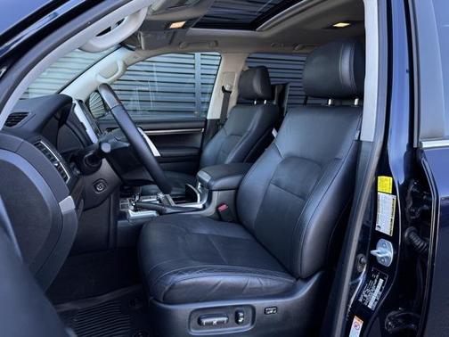 2019 Toyota Land Cruiser Base